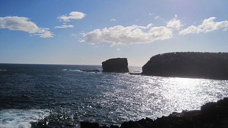 File:Lanai-Puupehe-silhouette-from-ManeleBay.JPG