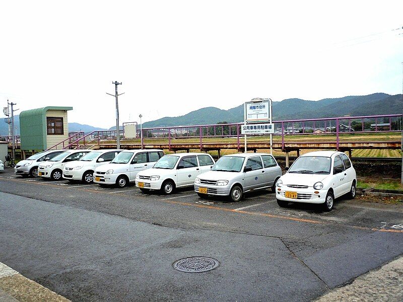 File:Nan-yō-Shiyakusho Station.JPG