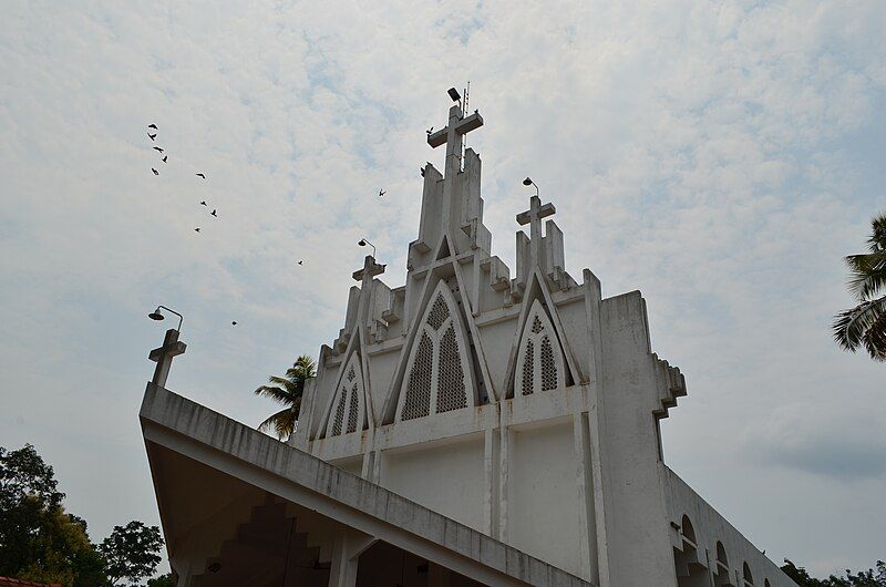 File:Poyyedom church.jpg