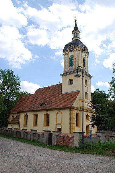 File:Schlosskirche Schöneiche 004.JPG