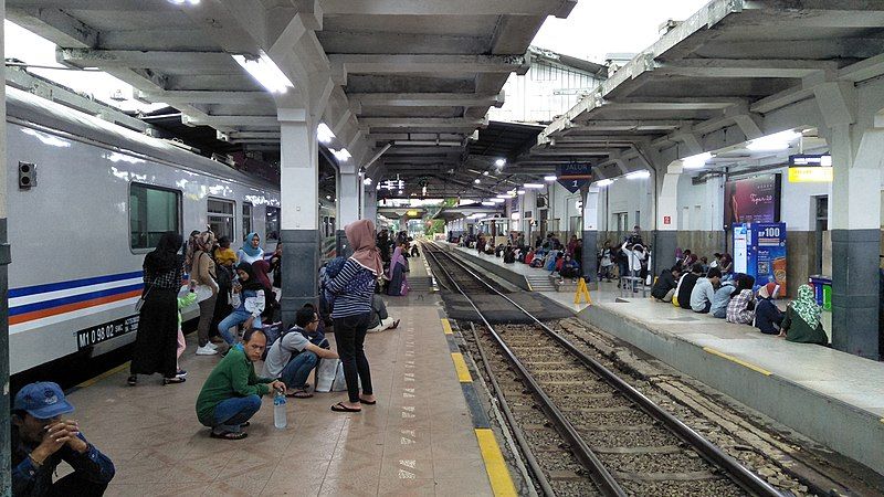 File:Stasiun Bandung Dalam.jpg