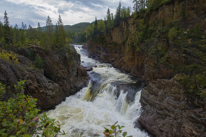 File:Trongfossen.jpg