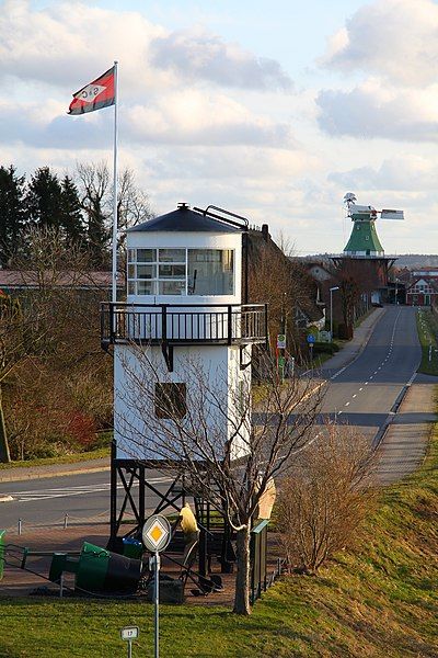 File:Twielenfleth Alter Leuchtturm.jpg