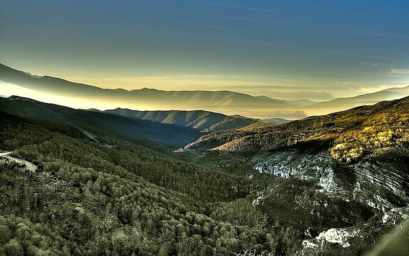 File:Valle-de-Cabuerniga.jpg