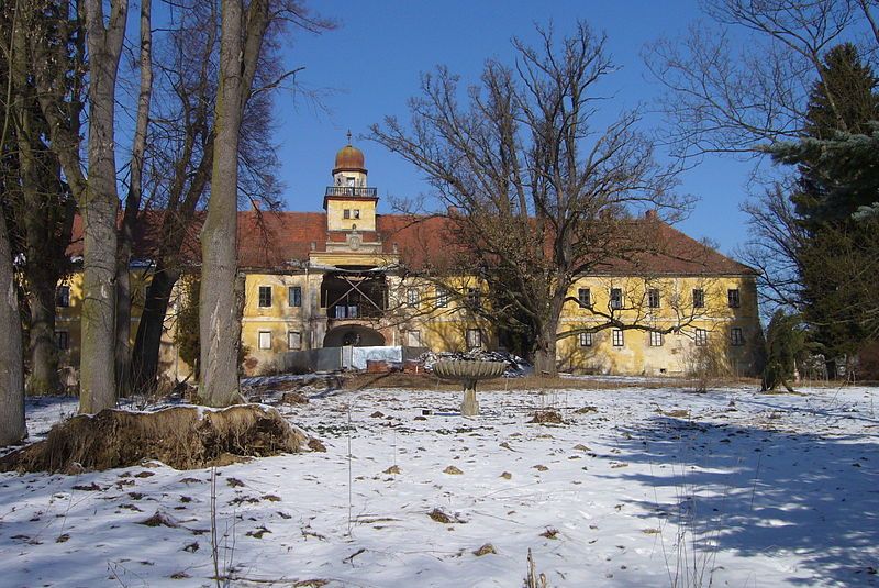 File:Štědrá - zámek.jpg