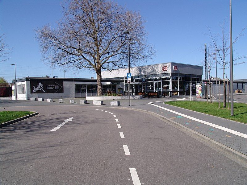 File:Bahnhof Lahr Schwarzwald.jpg