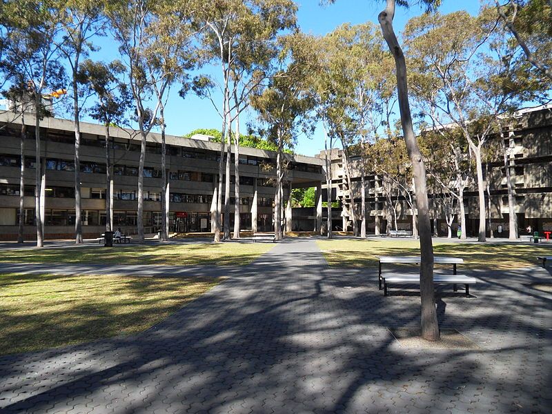 File:Central Courtyard MQ.JPG