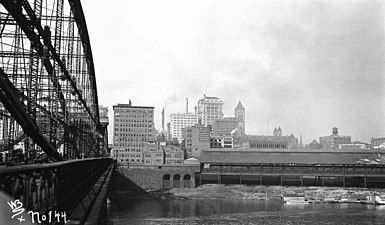 A view of the bridge structure from around 1906