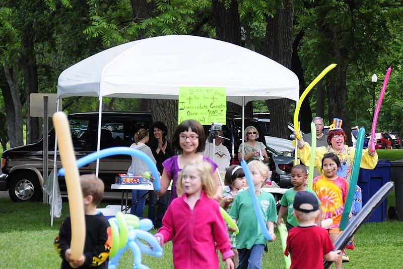 File:ECMB-2011KiddieParade1aByVernBarber.jpg