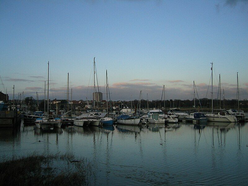 File:FarehamCreek.jpg