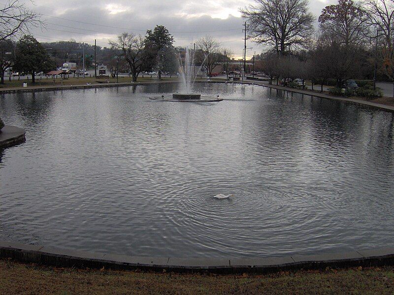 File:Fountain-city-lake-tn1.jpg