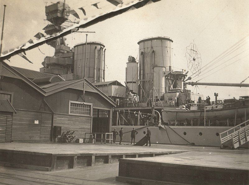 File:HMSRenown2 WEFretwellCollection.jpg