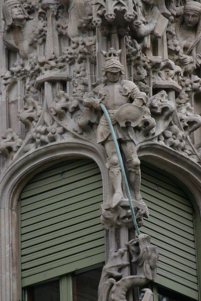 File:Josep.Puig.i.Calafalch.Palau.del.Baro.Detail.3.Barcelona.jpg