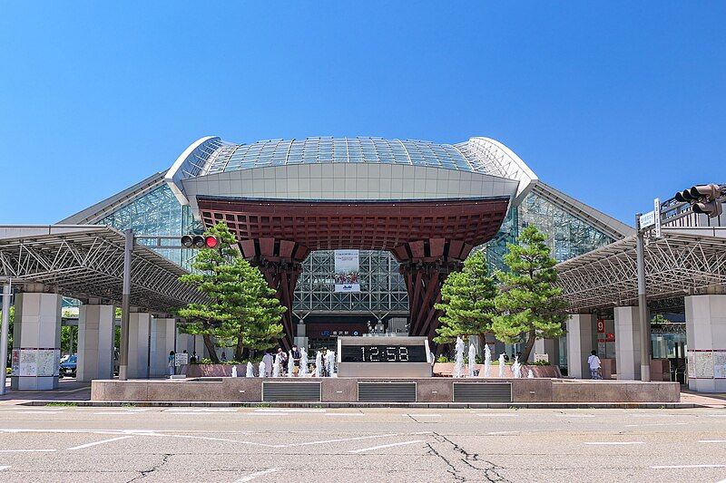 File:Kanazawa-STA Kenrokuen-entrance.jpg