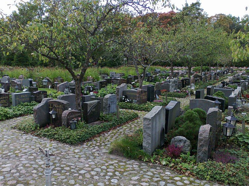 File:Malmi Cemetery.4, Helsinki.jpg