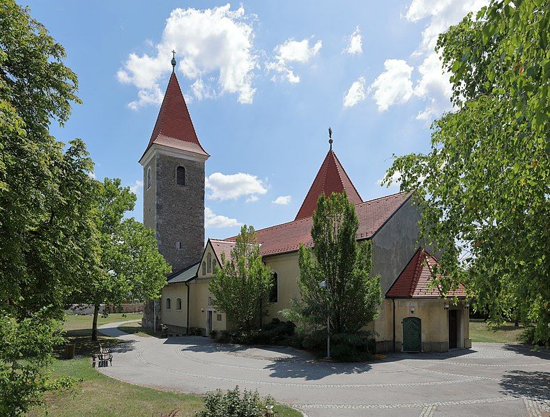 File:Mannswörth - Kirche.JPG