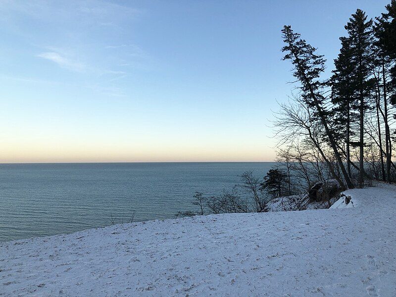 File:MequonLakeMichigan.jpg