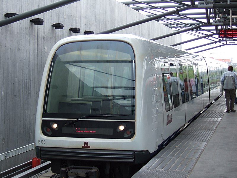 File:Metrotrain.jpg