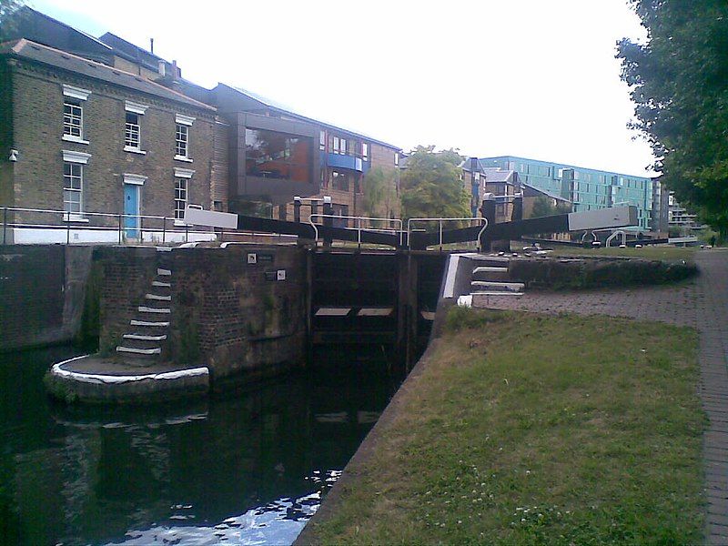 File:Mile End Lock.jpg