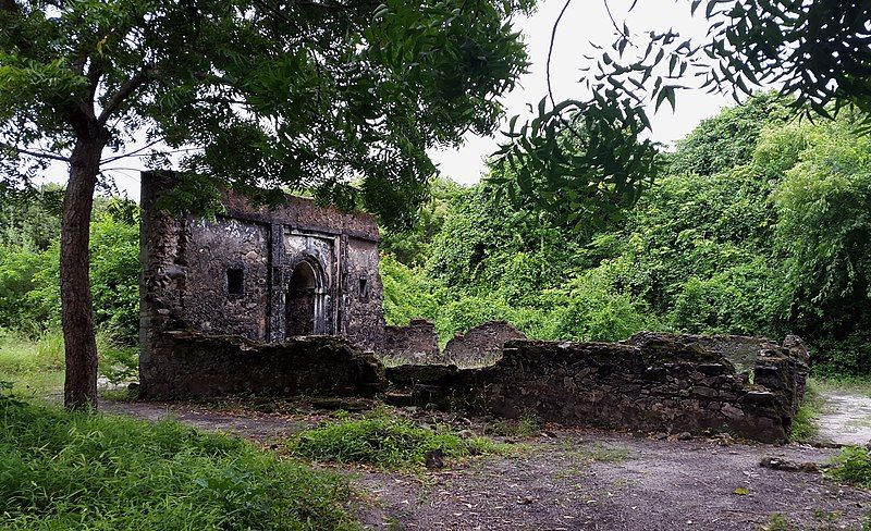 File:Mosque Kaole.jpg