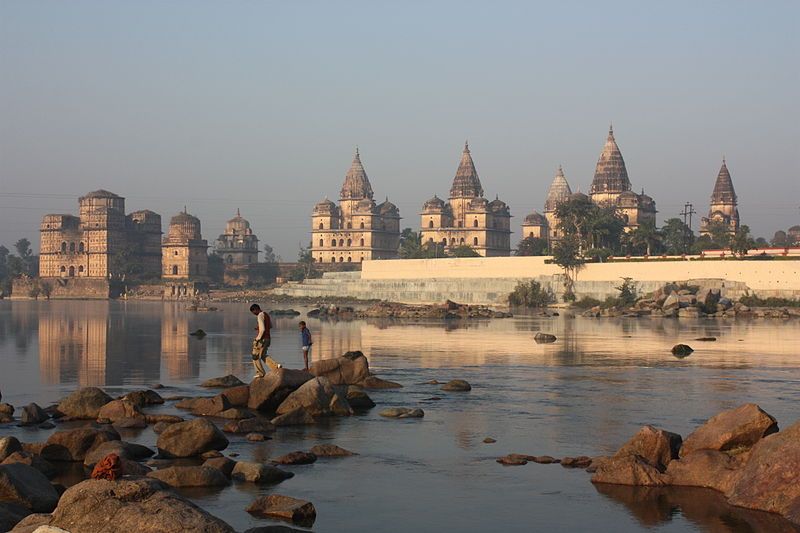 File:Orchha, chhatris (6309463151).jpg