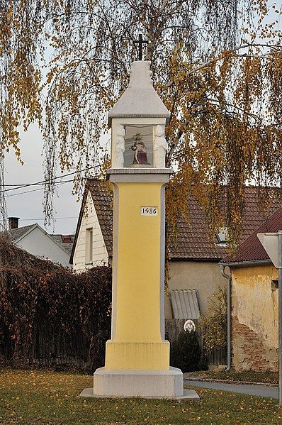 File:Pestsäule Drösing.jpg