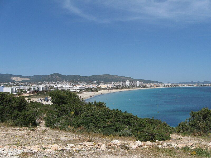 File:PlayaDenBossaIbiza.jpg