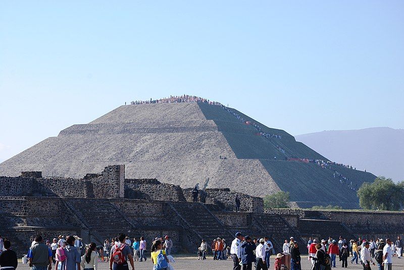 File:PyramidSunEquinox1.JPG