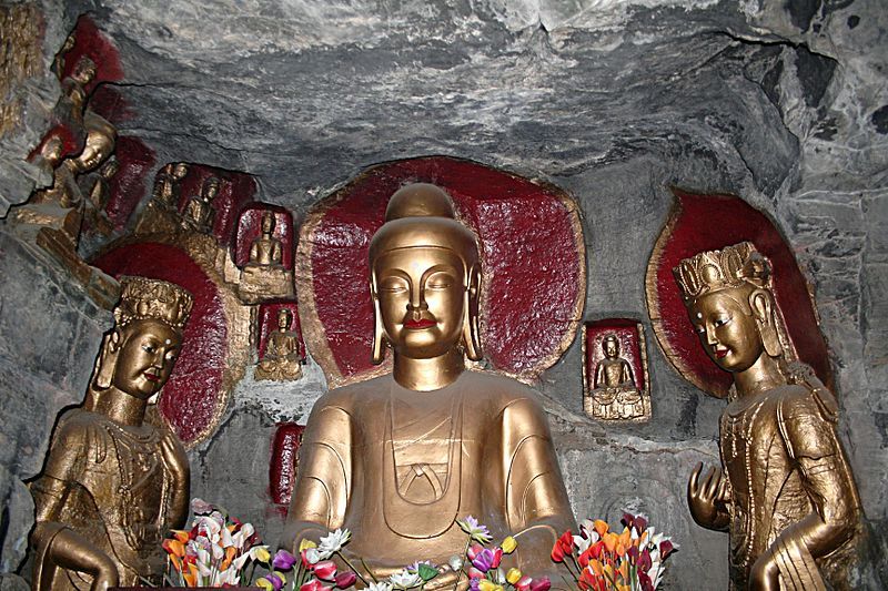 File:Qianfoshan buddha statues2.jpg