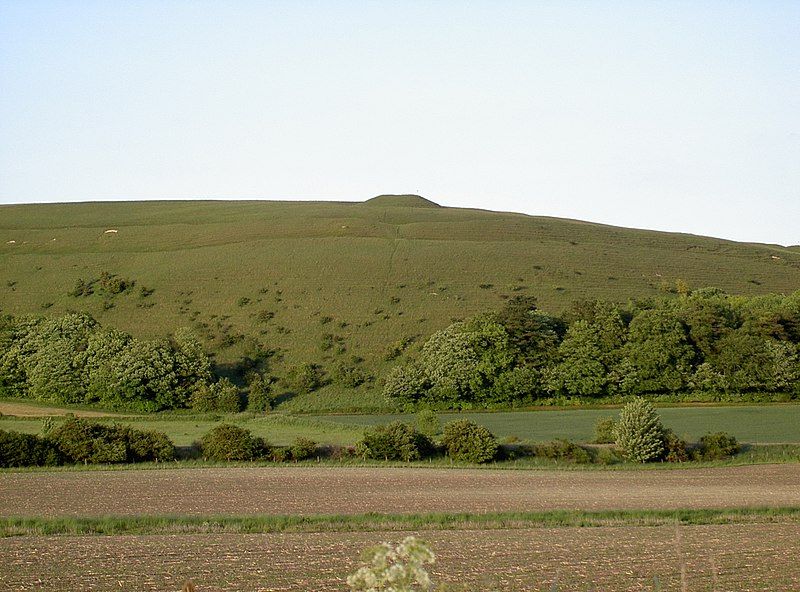 File:Scratchbury geograph-1900230-by-Neil-Owen.jpg