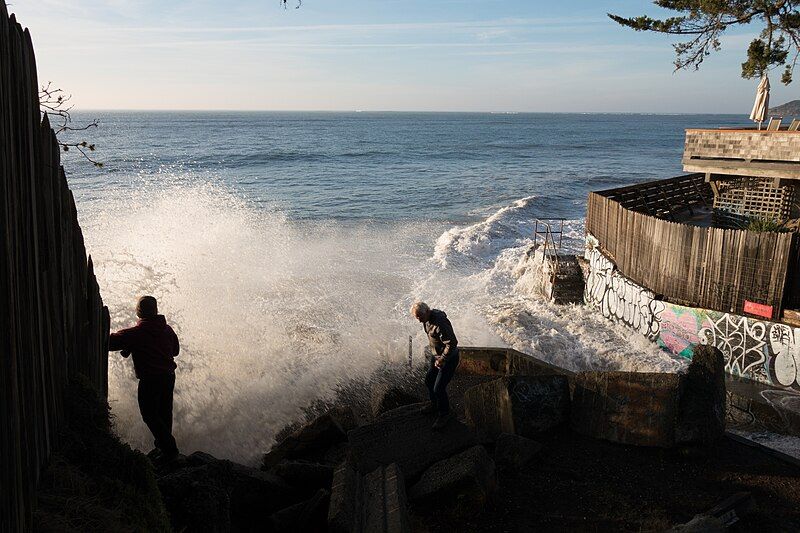 File:Sneaker wave.jpg