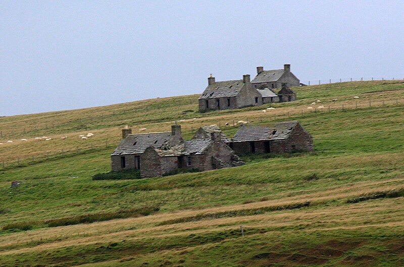 File:Stroma ruined houses.jpg