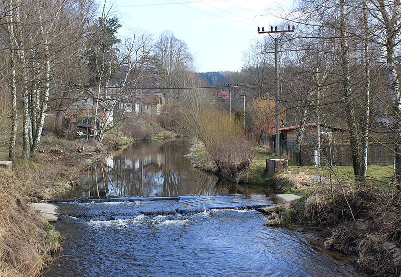 File:Vítanov, Chrudimka river.jpg