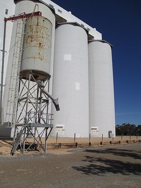 File:Wunkar grain loader.JPG