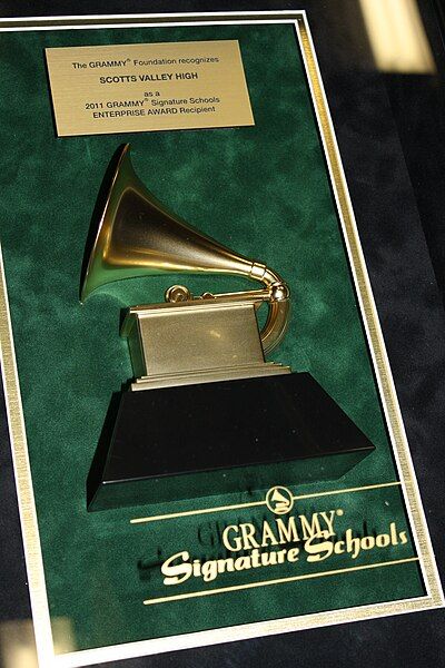 File:12-SVHS GRAMMY 2011.jpg