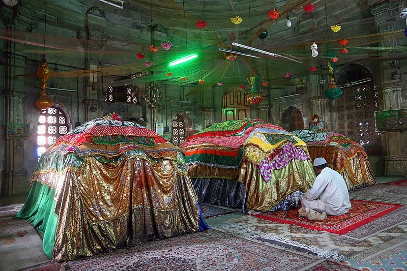 File:Ahmed Shah, Mausoleum.jpg