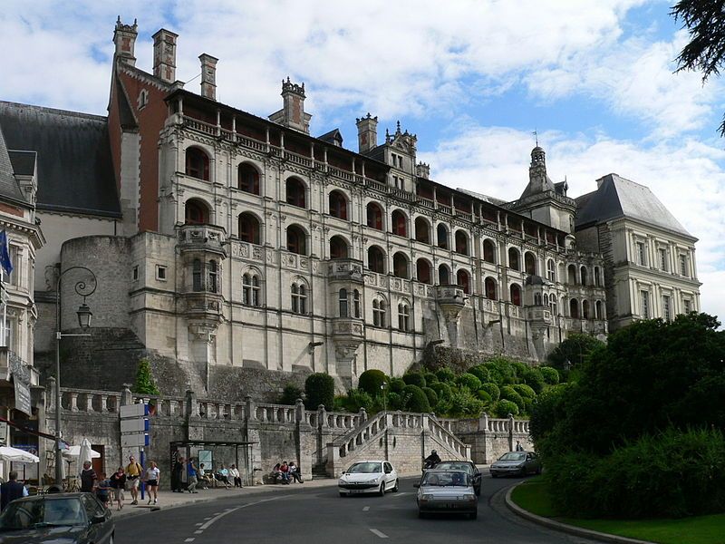 File:Blois.schloss.jpg