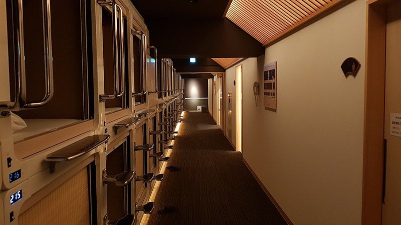 File:Capsule hotel.jpg