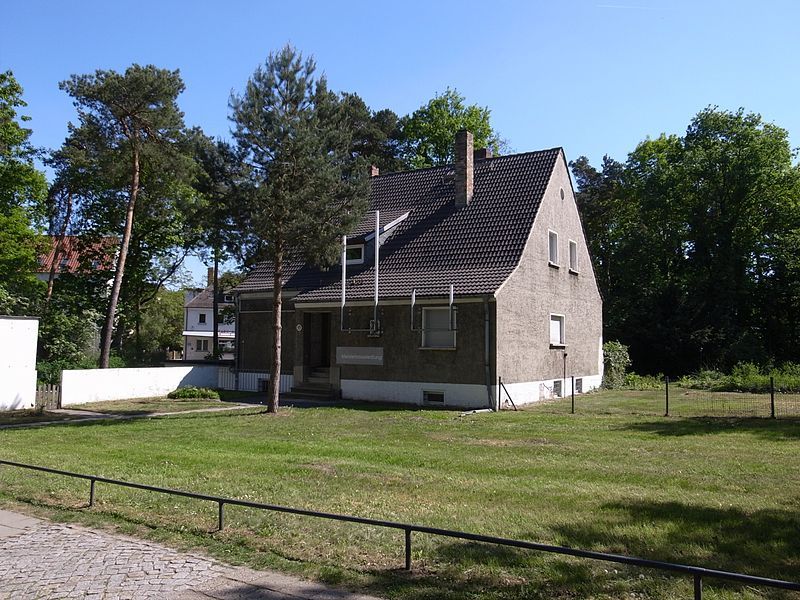 File:Dessau,Meisterhaussiedling Haus Emmer.JPG