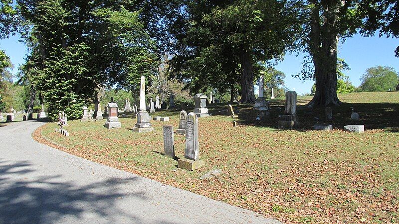 File:HillsboroCemetery1.JPG