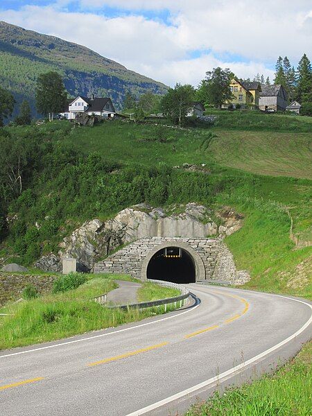 File:Holen tunnel fv60.JPG