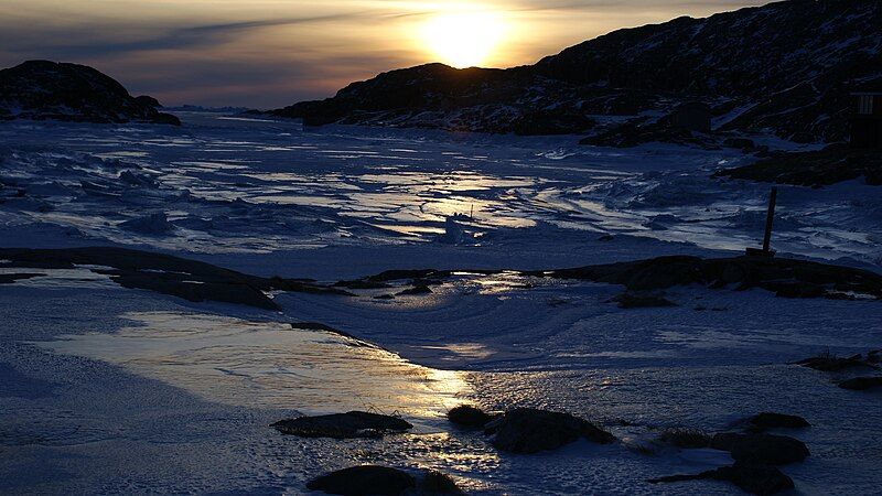 File:Kulusuk-tiivtingaleq-icebound.jpg