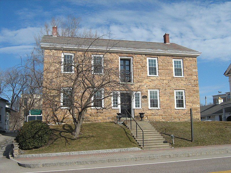 File:OldStoneHouseWinooski.JPG