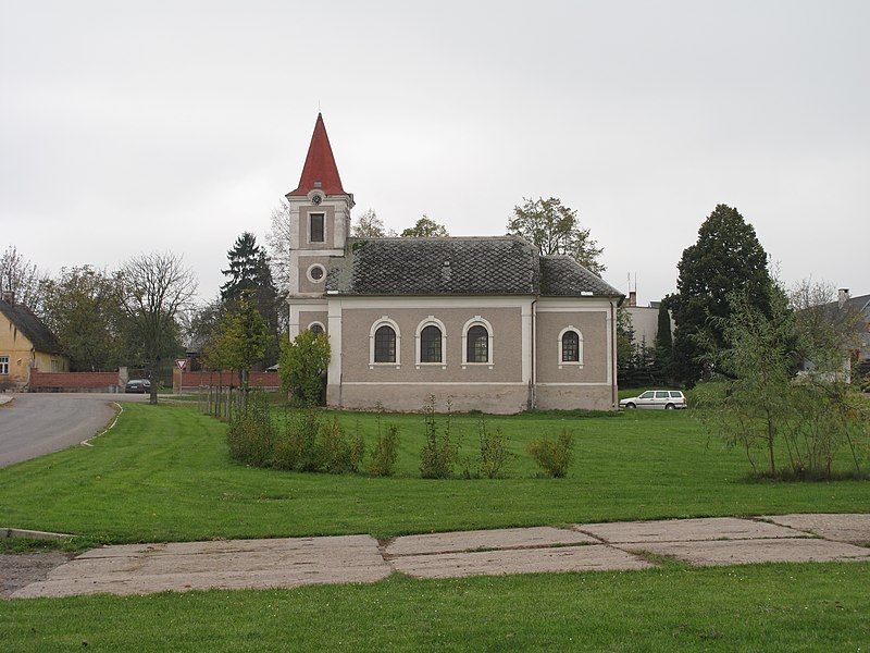 File:Pšov, kostel.jpg