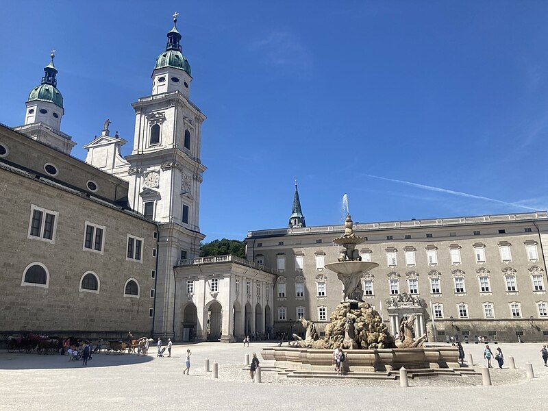 File:Residenzplatz in Salzburg.jpg