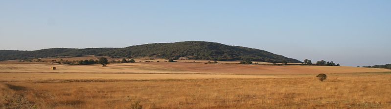 File:Sierra de Atapuerca.jpg