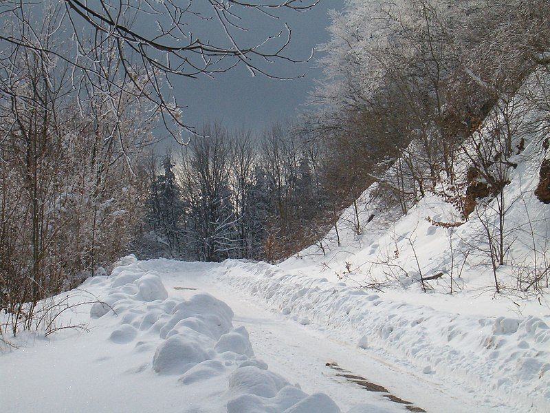 File:Snowy Mátra.jpg