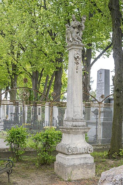 File:Stockerau Viertelstundenkreuz.JPG