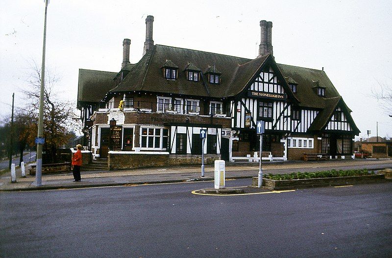 File:Stoneleigh Inn 1980's.jpg