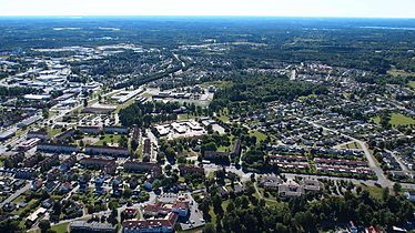 Flygfoto över Sveavägen i västra Värnamo